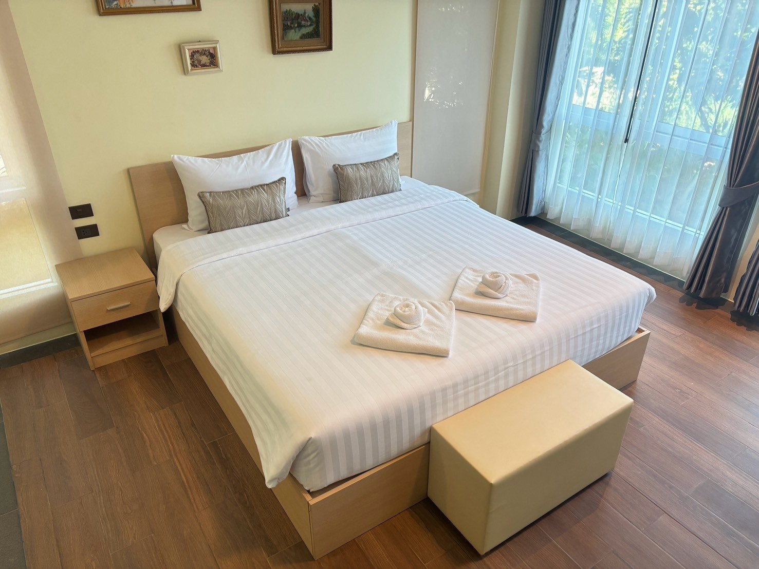 The Chiva khao yai